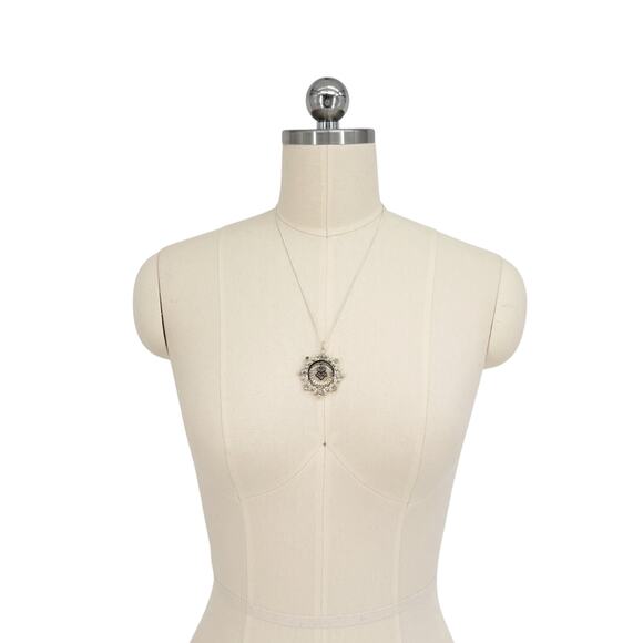 VIRGINS SAINTS & ANGELS VSA Cloister Sacred Heart Charm Necklace in Silver - Picture 4 of 9